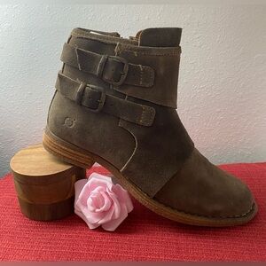 NWT. BORN … BROWN SUEDE ANKLE BOOTIES